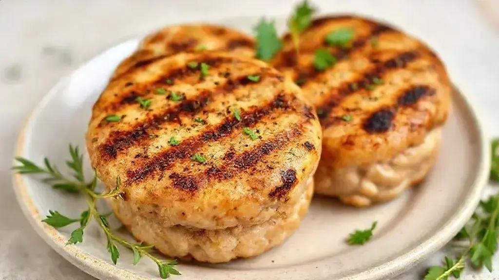 hambúrguer de frango caseiro